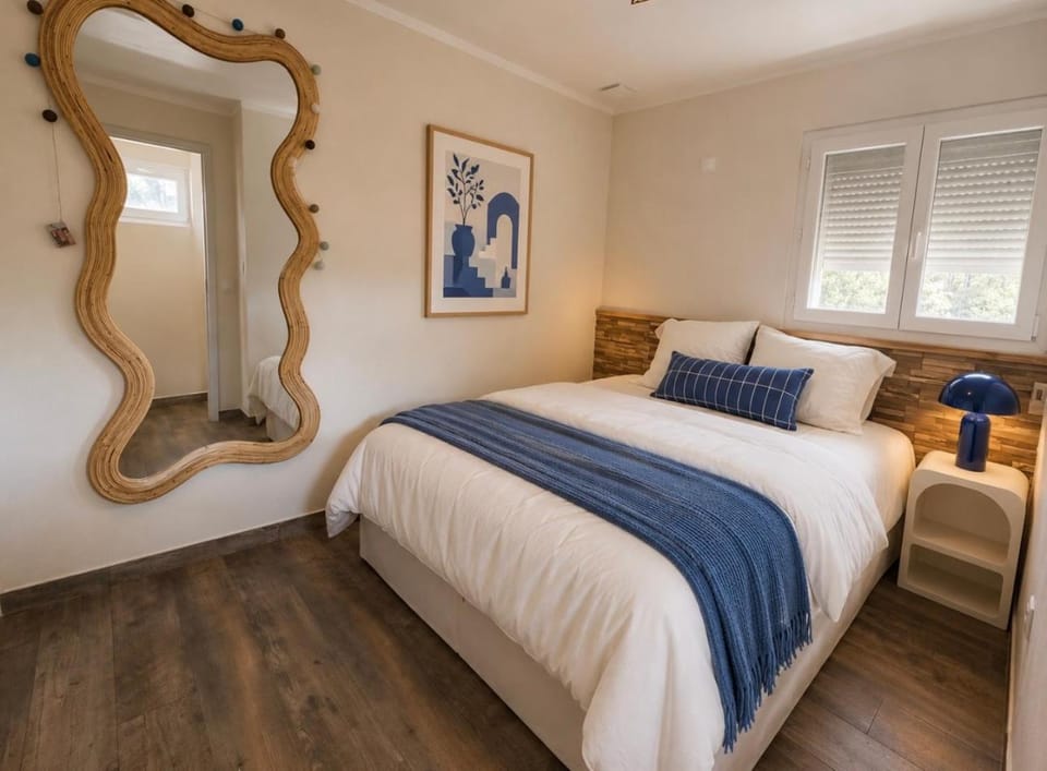 Bed, Photo of the whole room, Decorative detail, Bedroom