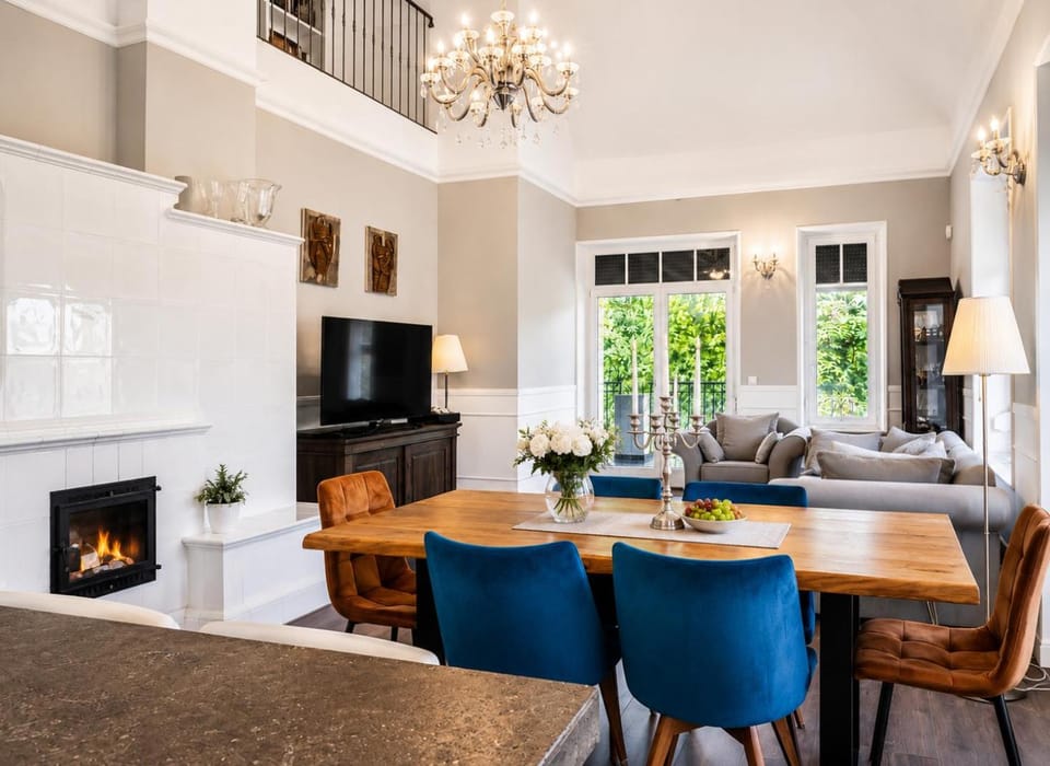 Living room, Dining area, Meals