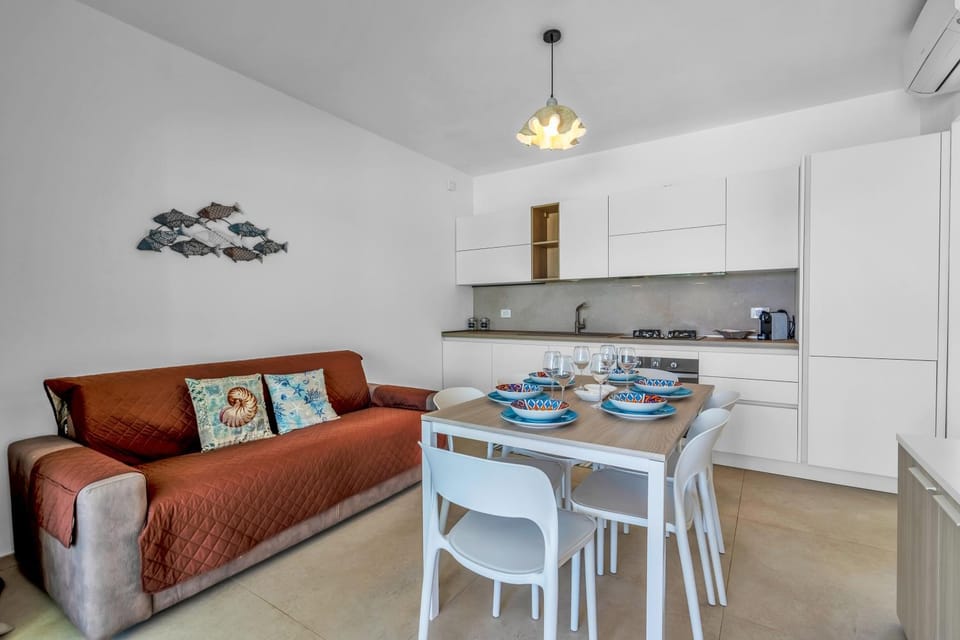 Kitchen or kitchenette, Living room, Seating area, Dining area, pet friendly, stove