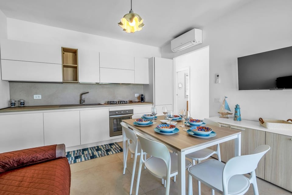 TV and multimedia, Kitchen or kitchenette, Living room, Seating area, Dining area, oven, pet friendly, stove, air conditioner