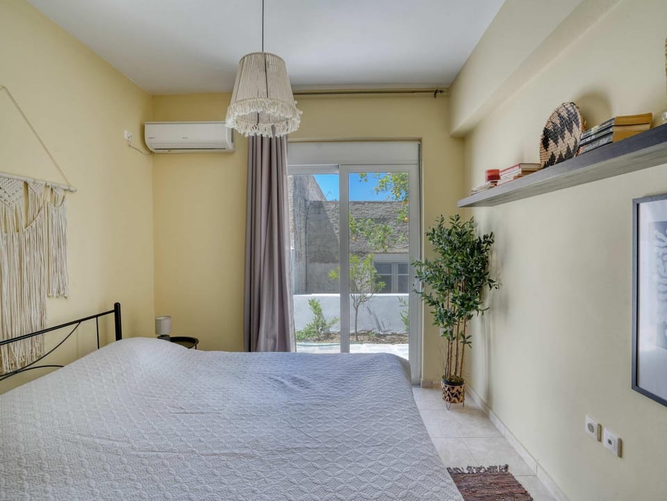 Bed, Photo of the whole room, Bedroom, air conditioner