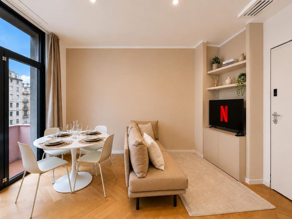 TV and multimedia, Living room, Seating area, Dining area, City view, Lunch