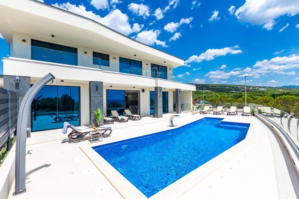 Property building, Patio, Pool view, Swimming pool, sunbed