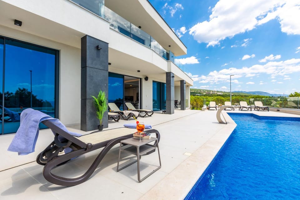 Property building, Patio, Swimming pool, sunbed