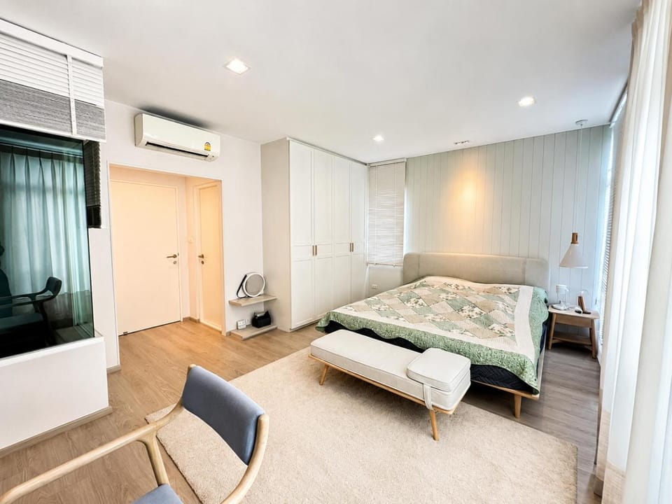 Bed, Bedroom, air conditioner
