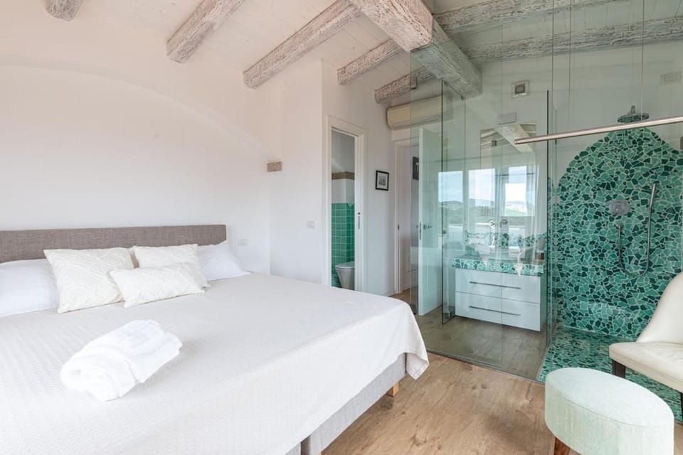 Shower, Bedroom