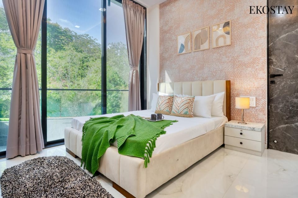Bed, Natural landscape, Photo of the whole room, Bedroom, towels