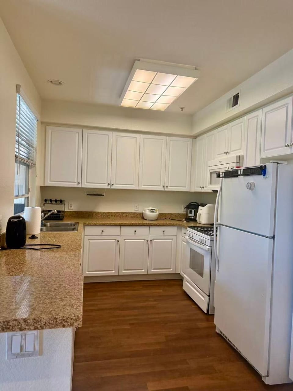 Spacious 1BR Home Near Woodbury Town Center Apartment in Tustin
