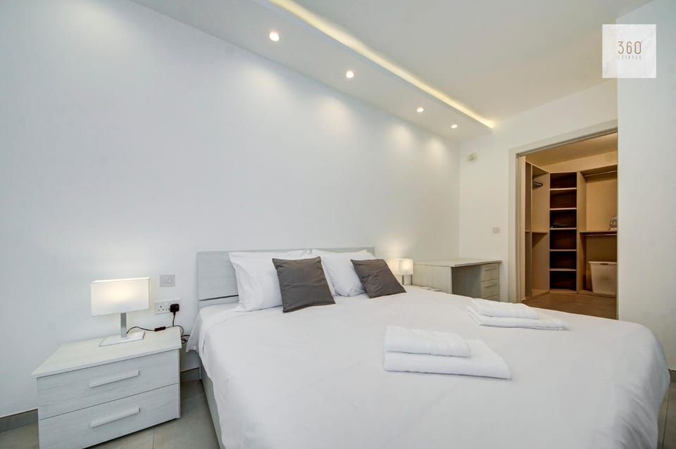 Bed, Photo of the whole room, Bedroom, towels, wardrobe