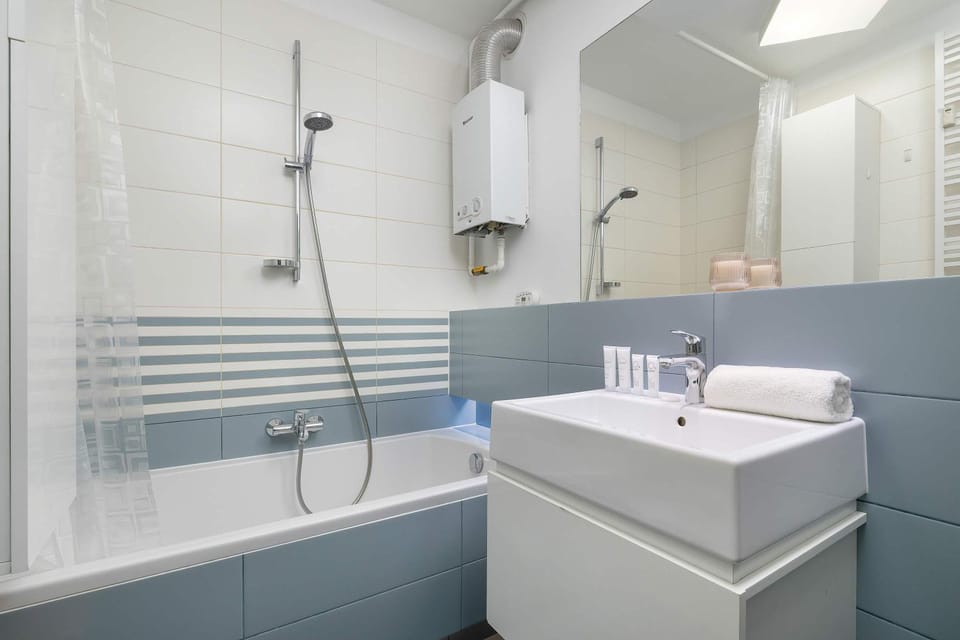 Shower, Bathroom, Bath, towels