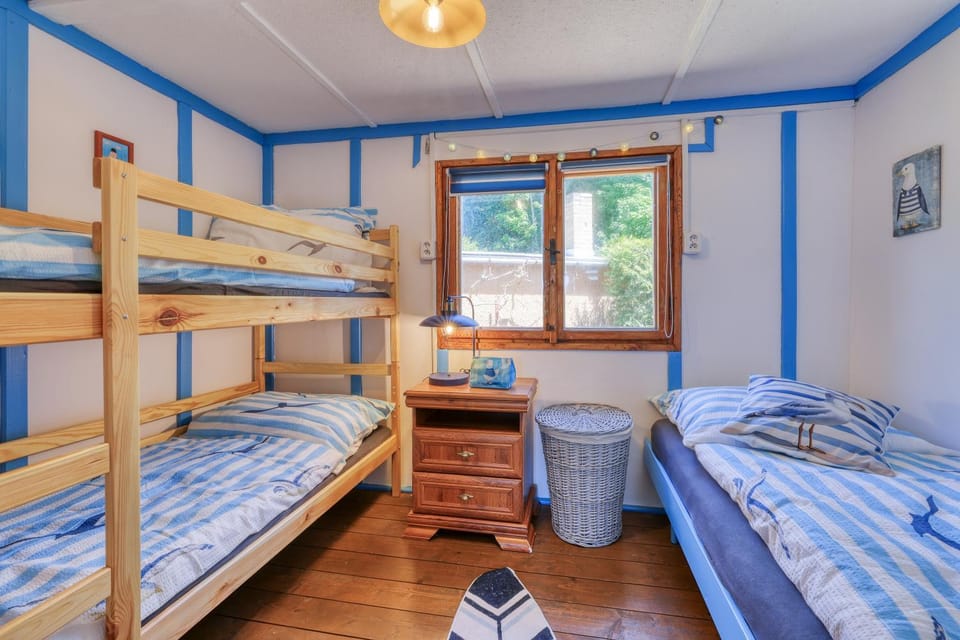 Bed, Photo of the whole room, Bedroom, bunk bed