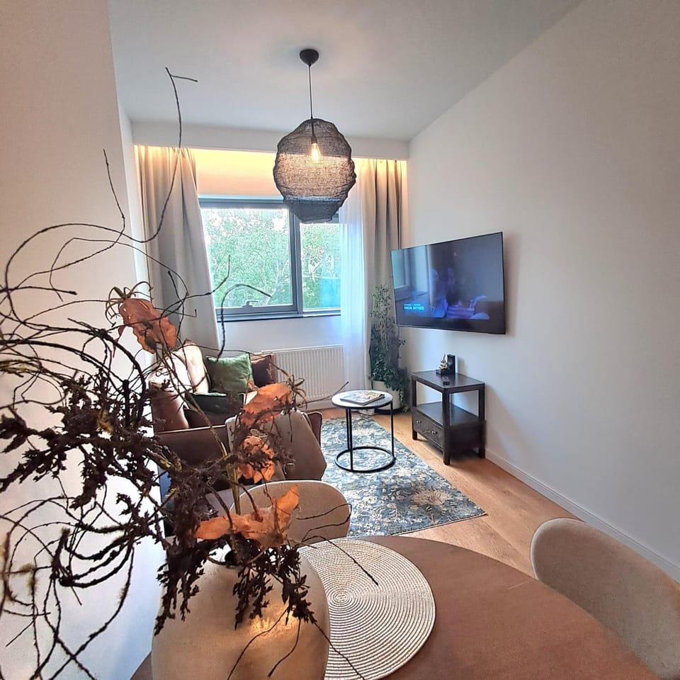 TV and multimedia, Seating area, Dining area