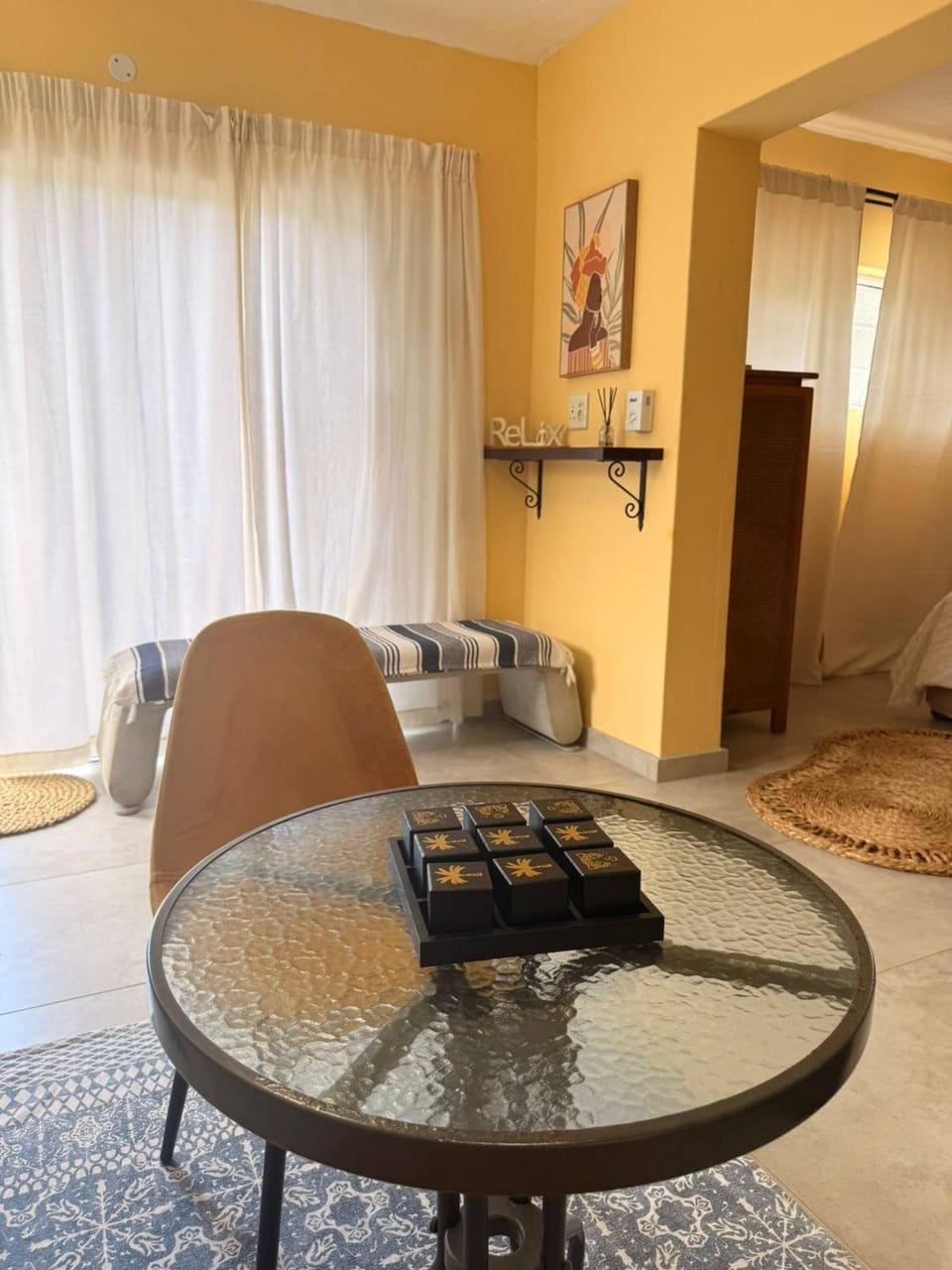Living room, Decorative detail, Dining area
