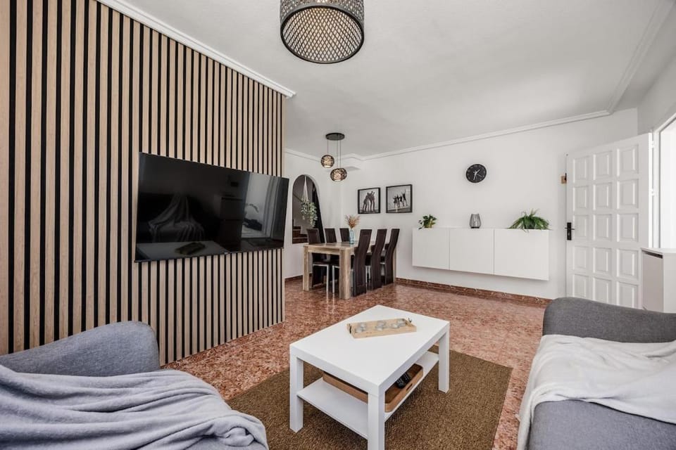 Sunny 3-Bedroom House with Pool and Rooftop Terrace House in Torrevieja