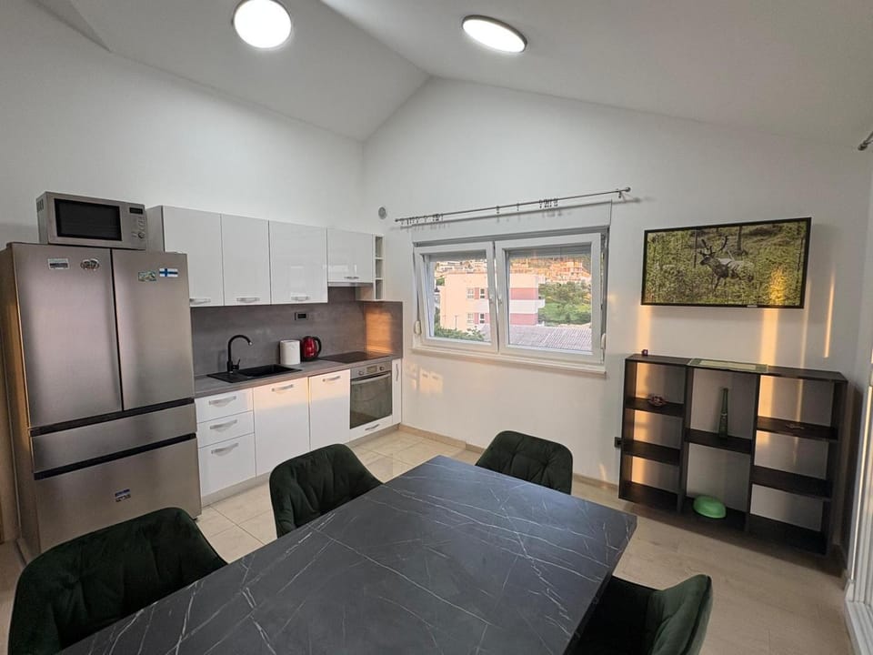 Romantic Sunrise Apartment Apartment in Podstrana