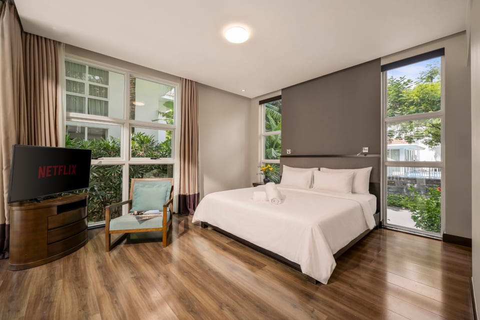 Bed, TV and multimedia, Photo of the whole room, Bedroom