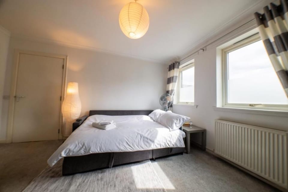 Bed, Living room