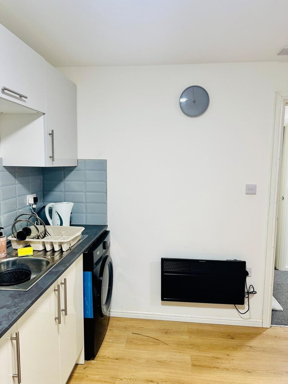 Sleek & New 2-Bed Flat in Central Mansfield Apartment in Mansfield