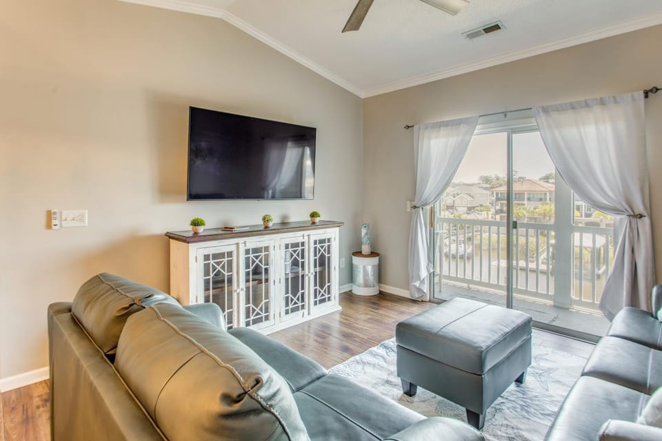 Waterfront Condo w/ Views & Pool in Little River House in North Myrtle Beach