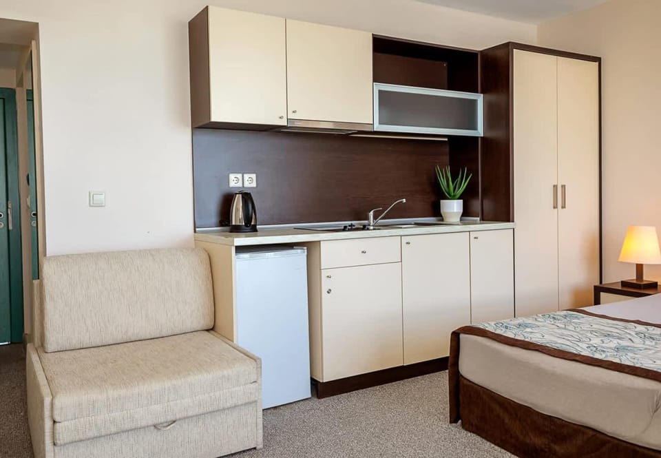 Kitchen or kitchenette, Living room, Bedroom