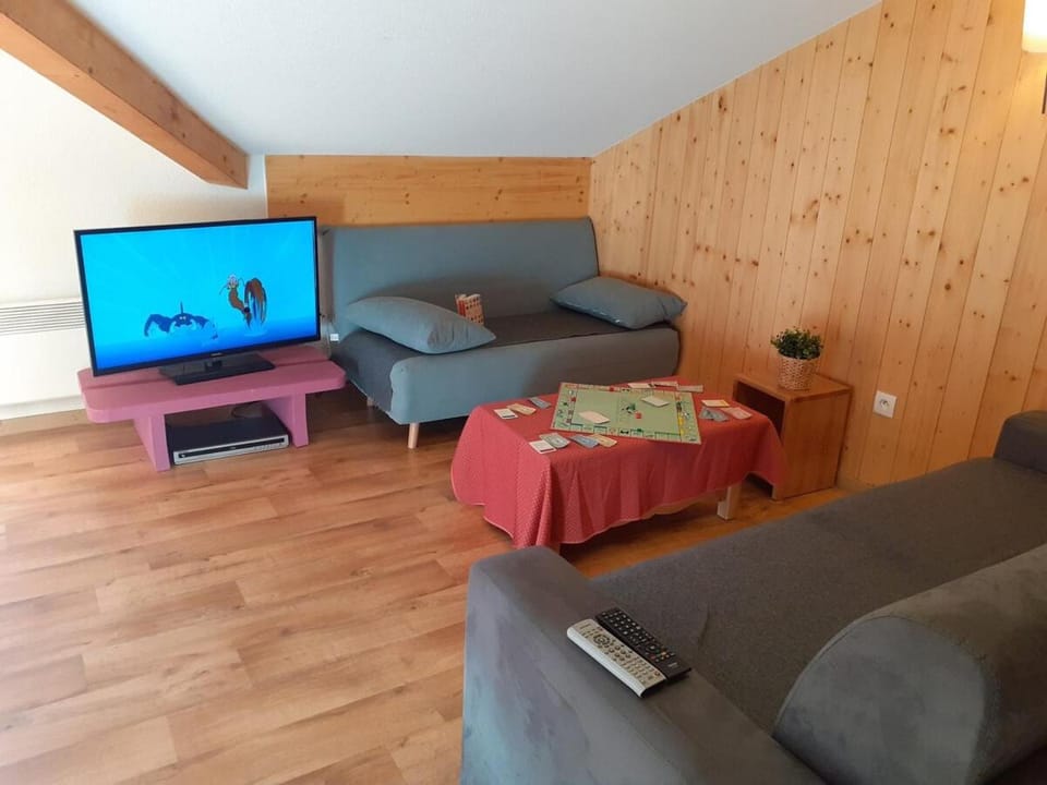 5 person apartment pool and panoramic balcony view Apartment in Auvergne-Rhône-Alpes