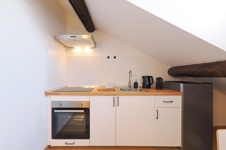 Kitchen or kitchenette, oven