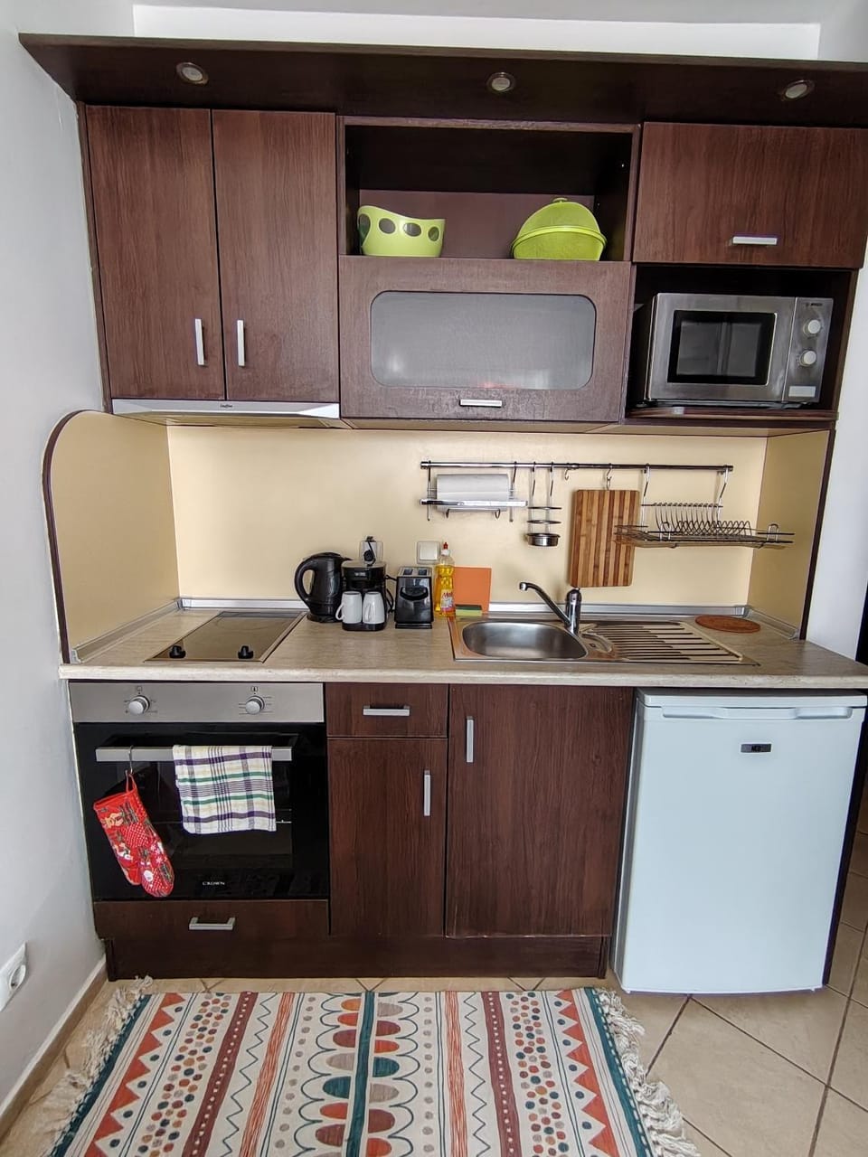 Coffee/tea facilities, Kitchen or kitchenette, microwave, oven