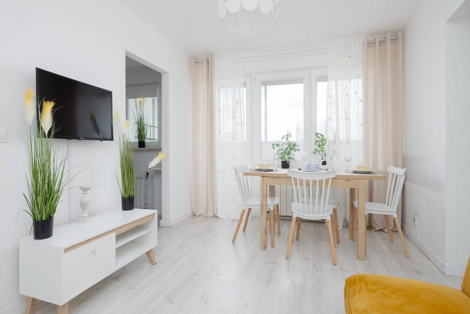 TV and multimedia, Living room, Seating area, Dining area, Evening entertainment