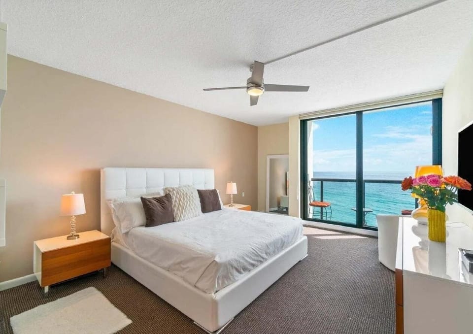 Highland Beach Luxury Oceanfront Living Apartment in Highland Beach