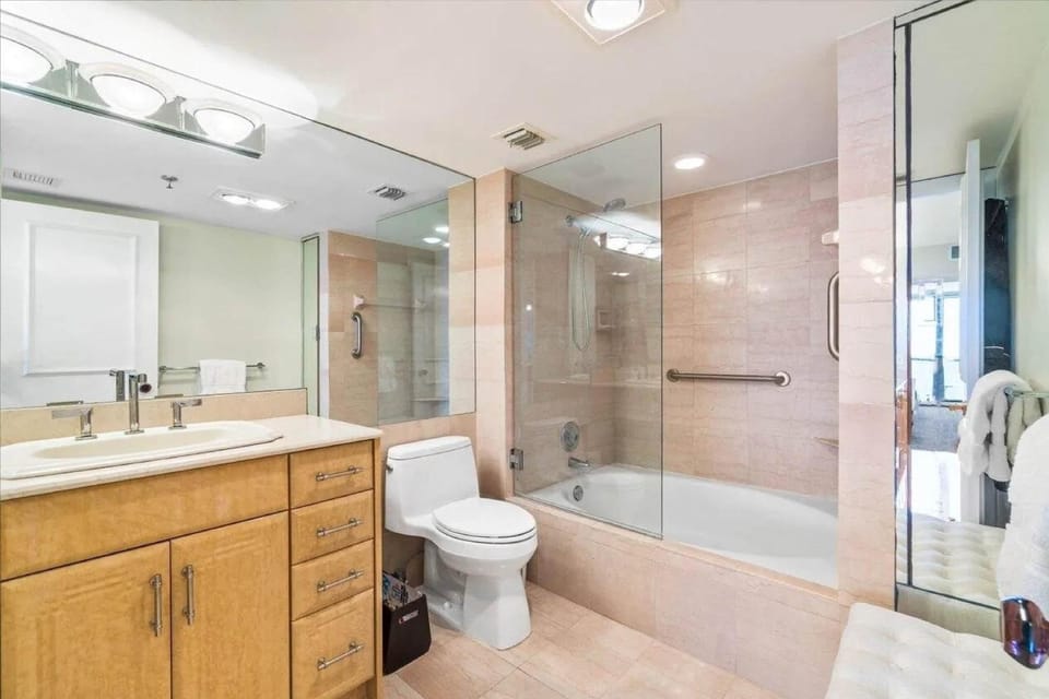 Highland Beach Luxury Oceanfront Living Apartment in Highland Beach