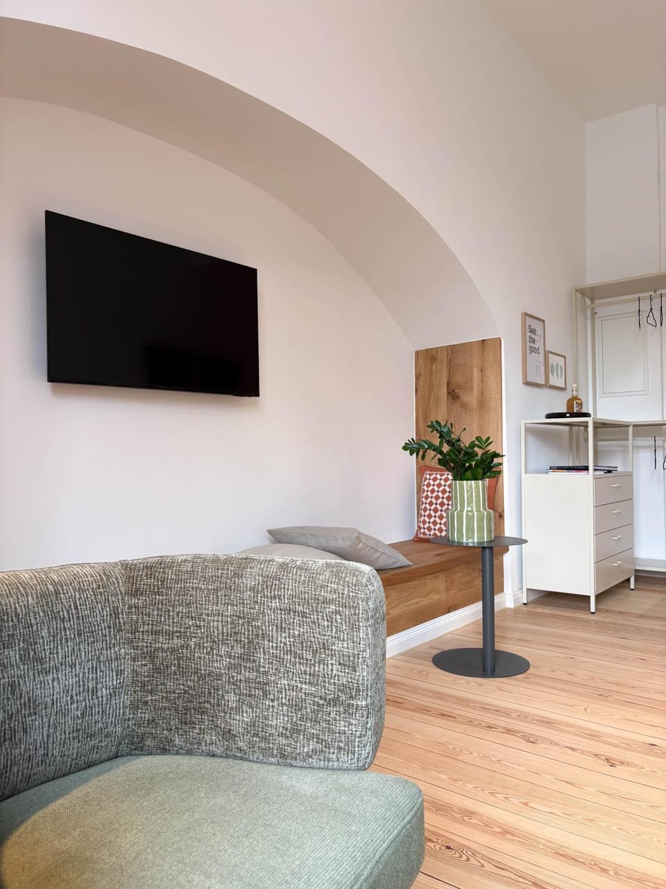 TV and multimedia, Seating area