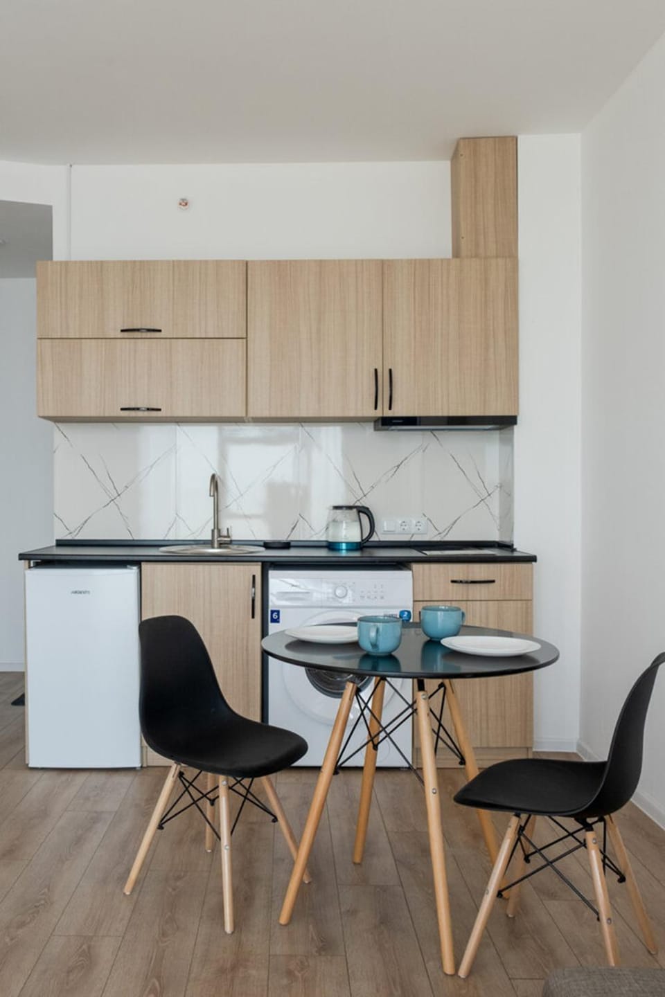 Kitchen or kitchenette, Dining area, stove