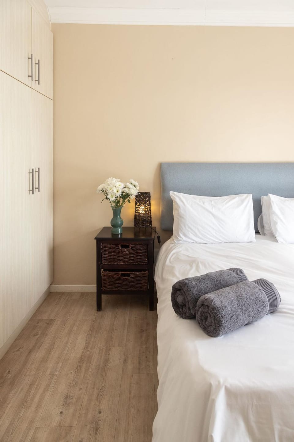 Bed, Bedroom, towels
