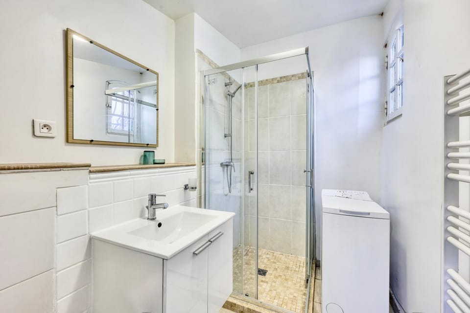 Shower, Bathroom, washing machine