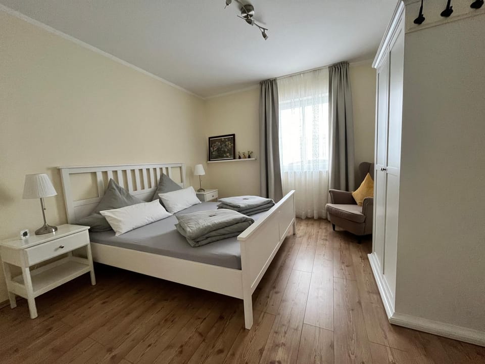 Bedroom, wardrobe
