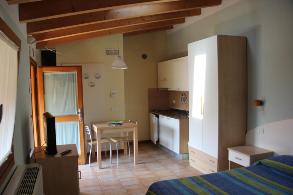 Bed, Kitchen or kitchenette, Living room, Photo of the whole room
