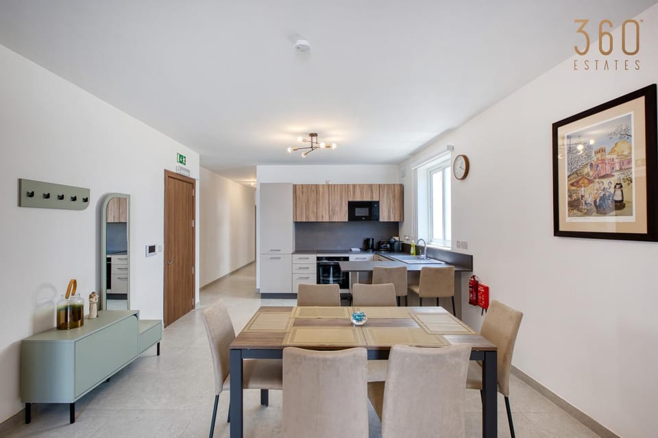 Communal lounge/ TV room, TV and multimedia, Kitchen or kitchenette, Living room, Seating area, Dining area, Evening entertainment