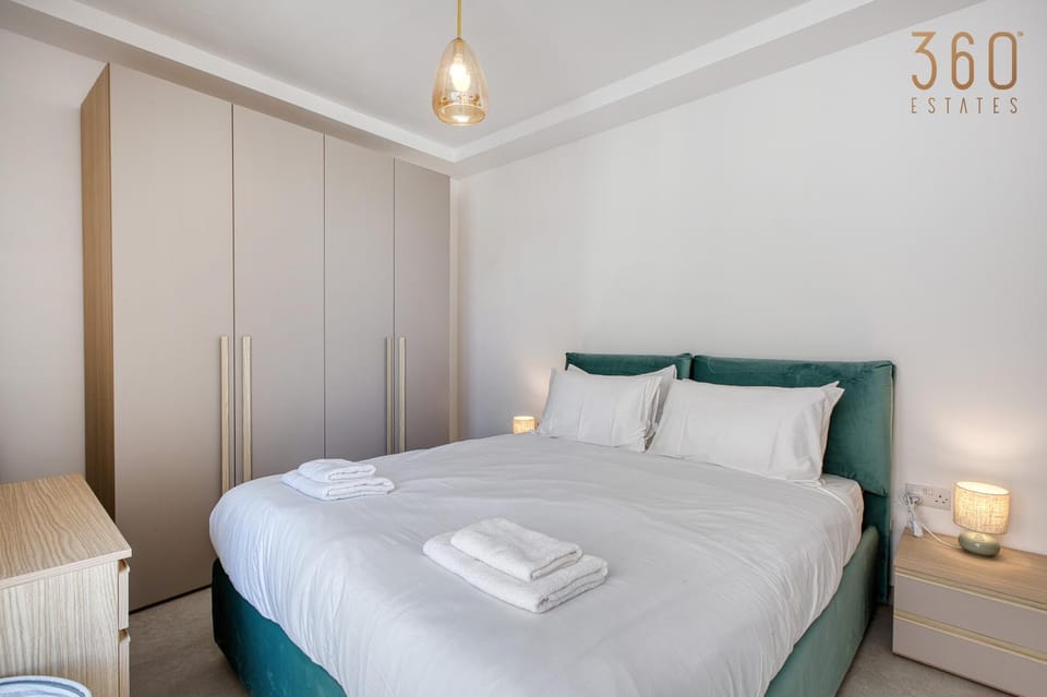 Bed, Photo of the whole room, Bedroom, towels, wardrobe