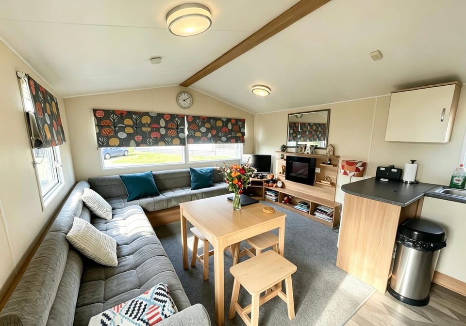 Caravan with Pool and Entertainment near Dover Apartment in Dover District