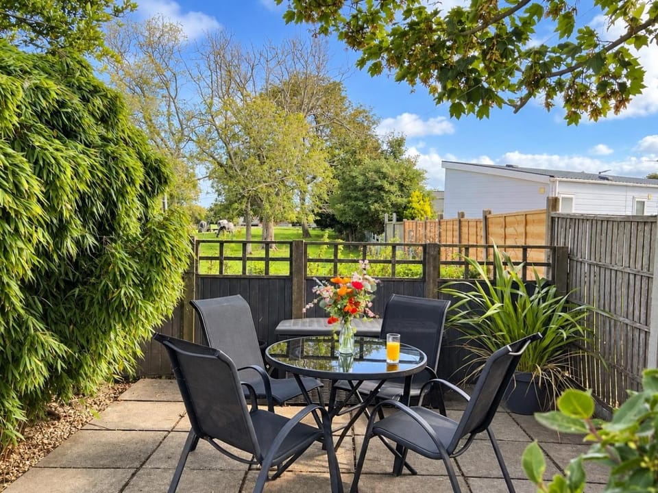 Caravan with Pool and Entertainment near Dover Apartment in Dover District
