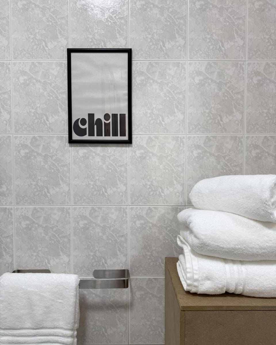 Bathroom, towels