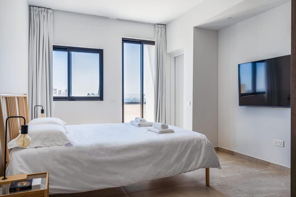 Sea View 3BR Apt near Miami Beach Limassol Apartment in Germasogeia