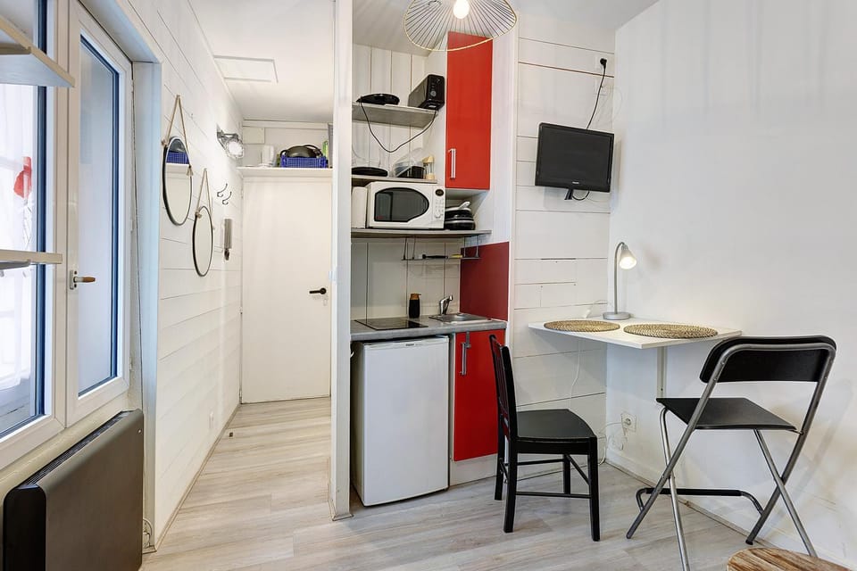 Kitchen or kitchenette, Living room
