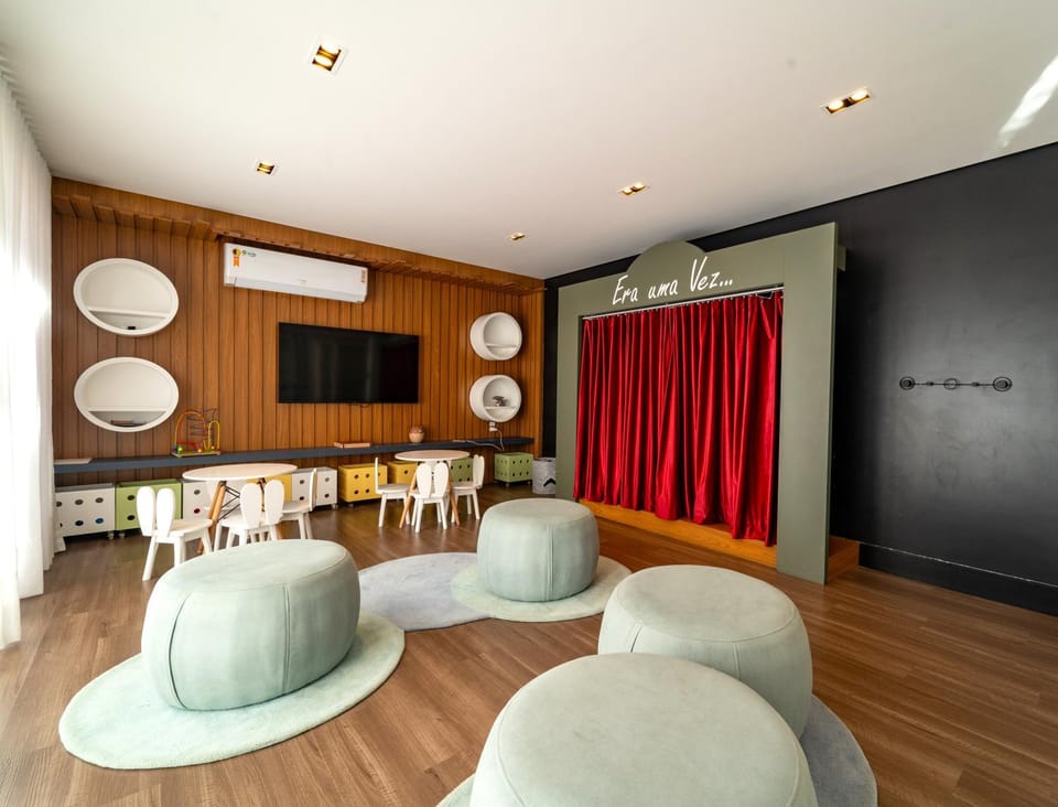TV and multimedia, Seating area, air conditioner