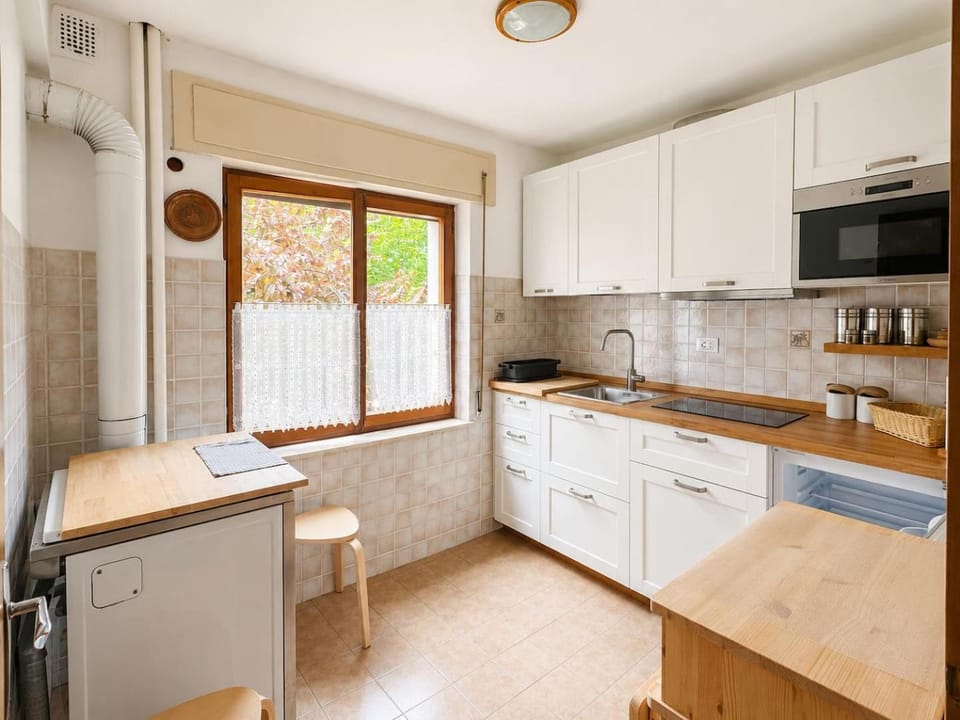 Kitchen or kitchenette, kitchen