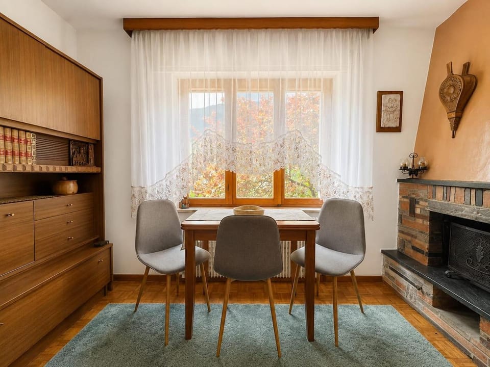 Living room, Seating area, Dining area, Lunch