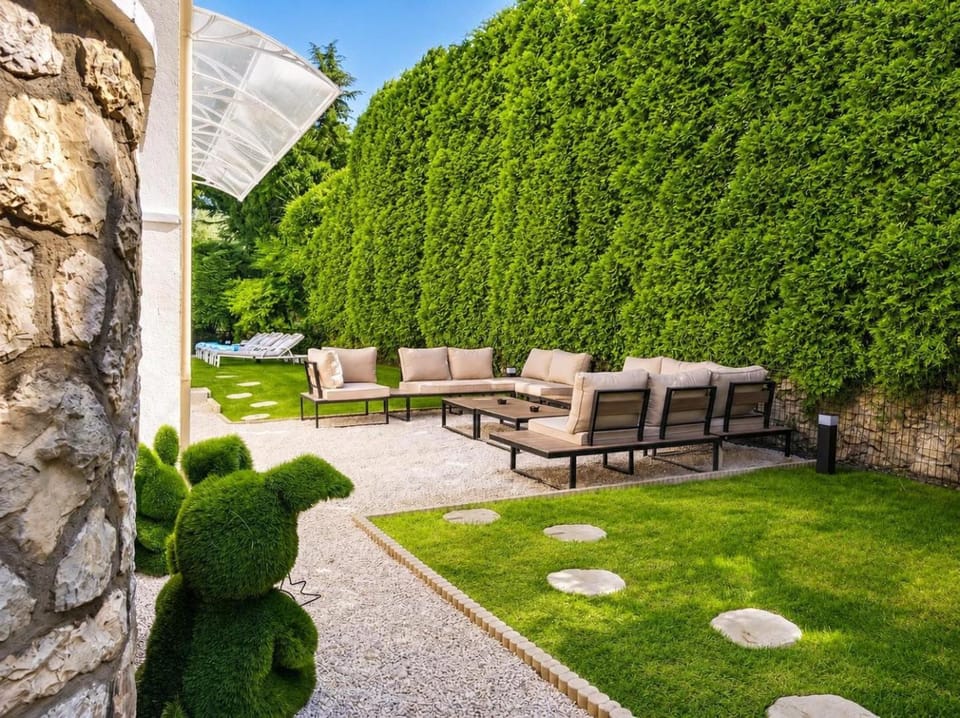 UrbanFlat 228 - Villa d Exception avec Piscine Privee et Plages a Pied Juan les Pins House in Antibes