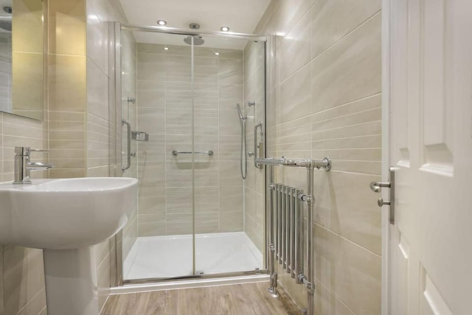 Waters Edge - Ridgestone Apartment in Bowness-on-Windermere