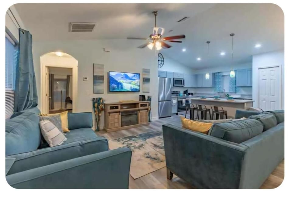 TV and multimedia, Kitchen or kitchenette, Living room, fireplace