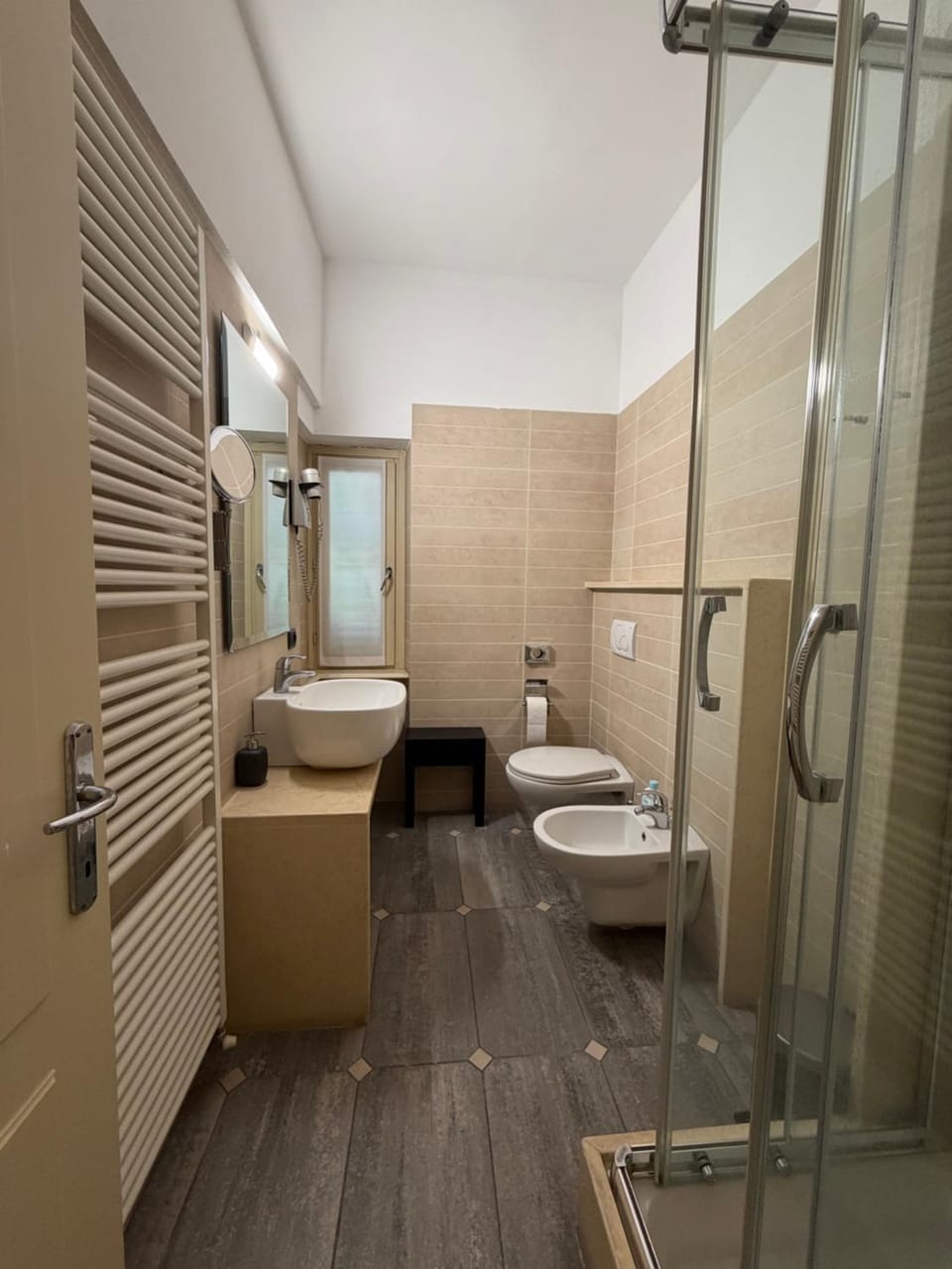 Shower, Toilet, Bathroom, bidet, towels